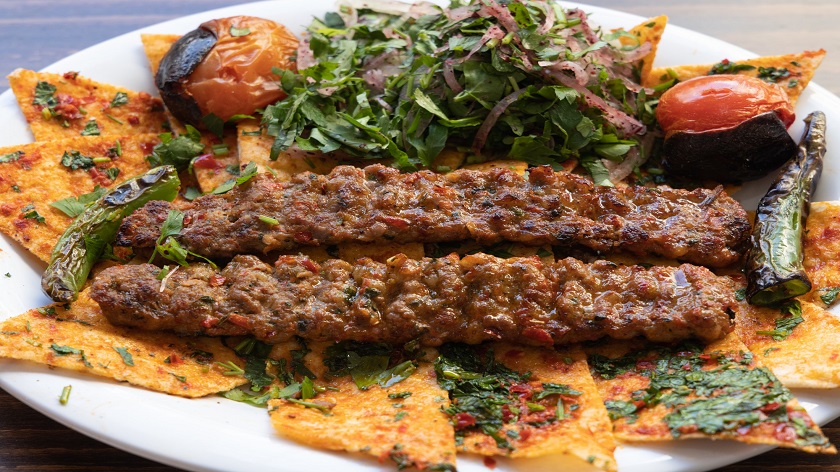 ۵ دلیل امتحان کردن چلوکباب سلطانی در جوجه طلایی 