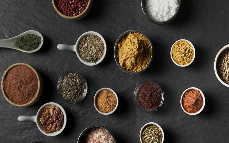  بهترین ادویه‌ها برای جوجه کبابی مجلسی